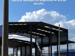 Hace 6 años fabricar anteojos en Argentina era casi imposible. Plazos de entrega que no se cumplían. Insumos difíciles de conseguir. Problemas de calidad. Packaging informal. Poca profesionalización. Escalar en esas condiciones era casi imposible. En